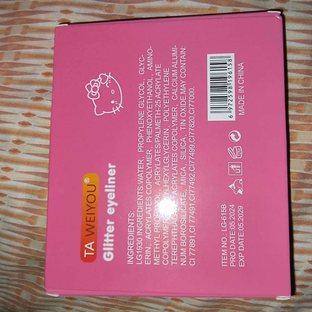 Hello Kitty Pink Glitter Eyeliner - Picture 3 of 4